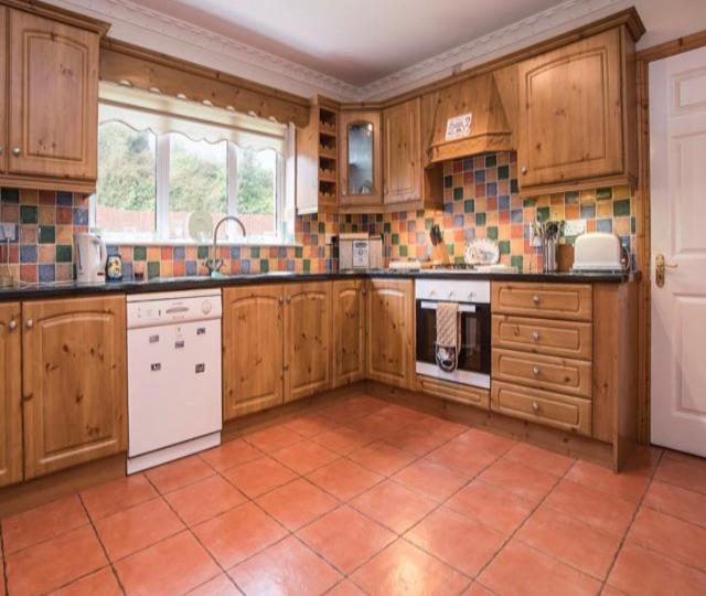 Superior 4 Bed House In Moville Donegal . Villa Екстериор снимка